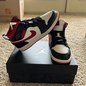 Jordan 1 Mid Kids 2.5